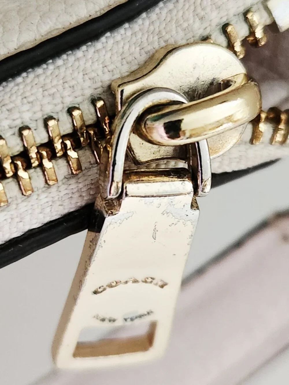 Euc Coach Floral Studded Chalk Leather Crossbody Bag PUrse